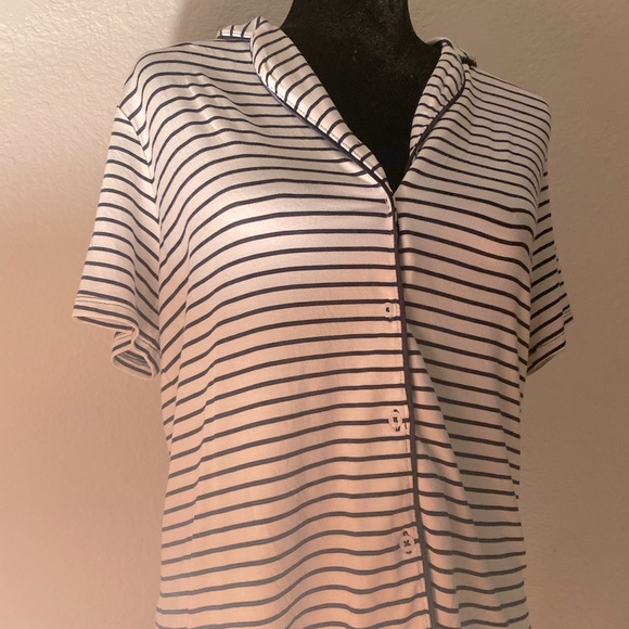 ⚓️ V-Neck Collared Shirt White with Navy Blue Stripes | Banana Republic ⚓️ - Picture 4 of 6